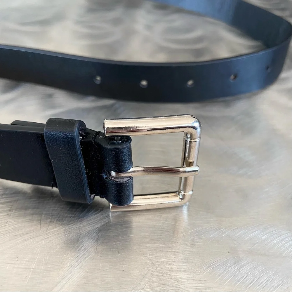 Black O-Ring Belt with Silver Ring - Picture 4 of 8